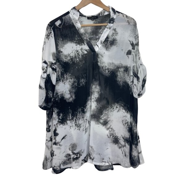 YING @ CAI | Black & White Mono Tie Dye Sheer VNeck Lightweight Blouse | Size 4X - Picture 1 of 10